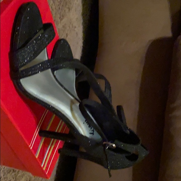 Fioni black sparkly stiletto. - Picture 3 of 8